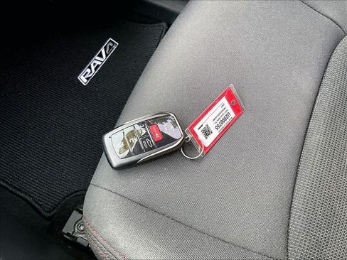 Used 2023 Toyota RAV4 SE AWD/4WD image 30