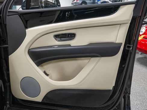 Used 2024 Bentley Bentayga Extended Wheelbase image 38