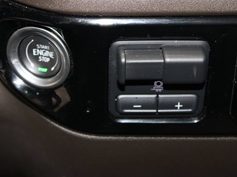 Used 2023 Chevrolet Silverado 1500 LT AWD/4WD image 29