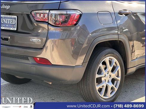 Used 2022 Jeep Compass Latitude image 12