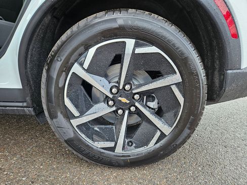 New 2026 Chevrolet Equinox EV LT image 16