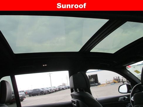 Used 2022 BMW X7 M50i w/ Dynamic Handling Package image 19