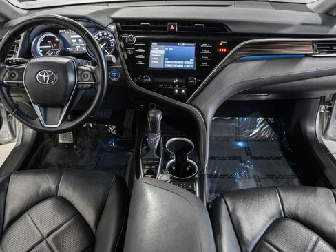 Used 2018 Toyota Camry XLE image 19