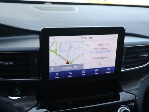 Used 2021 Ford Explorer Limited w/ Hybrid Equipment Group 310A AWD/4WD image 18