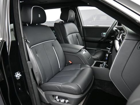 New 2027 Rolls-Royce Phantom Extended Wheelbase RWD image 32