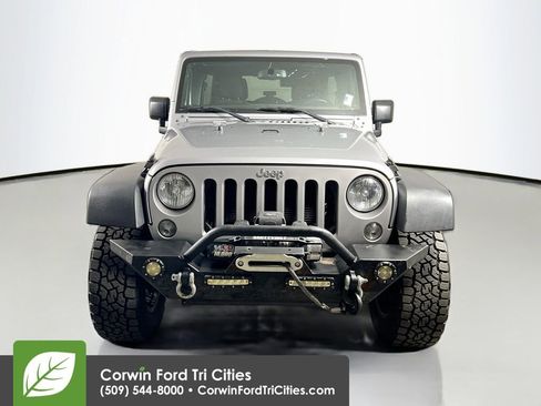 Used 2016 Jeep Wrangler Unlimited Rubicon w/ Connectivity Group image 4