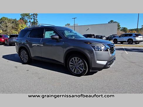 New 2025 Nissan Pathfinder SL w/ SL Premium Package image 15
