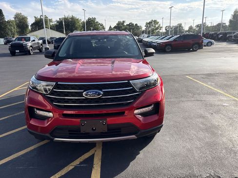 Used 2020 Ford Explorer XLT w/ Equipment Group 202A AWD/4WD image 2
