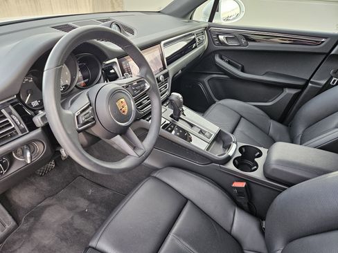 Certified 2025 Porsche Macan S image 4
