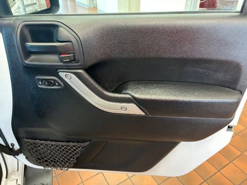 Used 2014 Jeep Wrangler Unlimited Sahara w/ Connectivity Group image 32