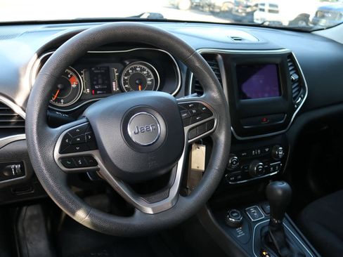 Used 2020 Jeep Cherokee Latitude AWD/4WD image 22