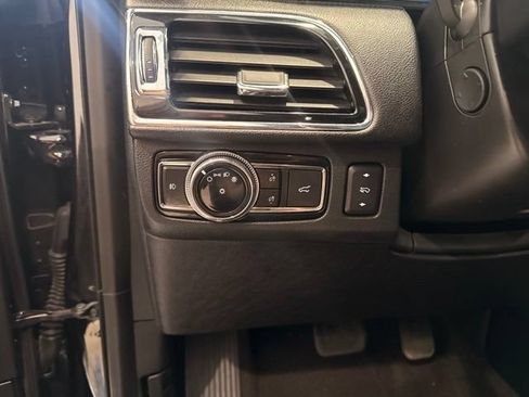 Used 2019 Lincoln Navigator Select AWD/4WD image 12
