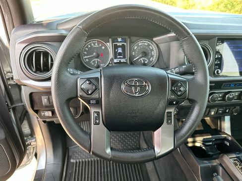 Used 2022 Toyota Tacoma TRD Off-Road image 14