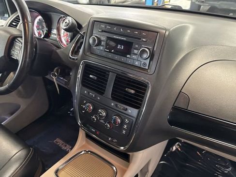 Used 2017 Dodge Grand Caravan SXT FWD image 18