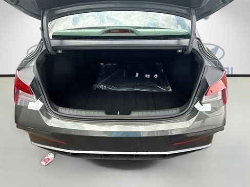 New 2026 Hyundai Elantra Hybrid FWD image 18