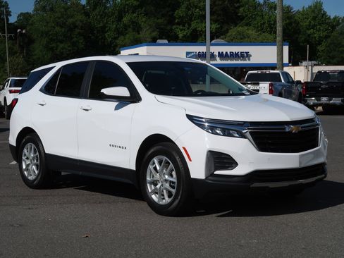 Used 2023 Chevrolet Equinox LT FWD image 2
