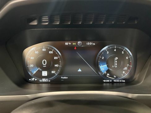 Used 2017 Volvo XC90 T6 Momentum w/ Vision Package AWD/4WD image 17