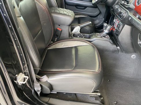 Used 2018 Jeep Wrangler Unlimited Rubicon image 30