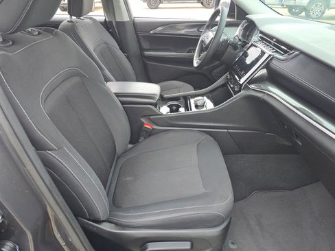 Used 2023 Jeep Grand Cherokee L Laredo image 27