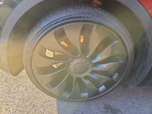 Used 2022 Tesla Model Y Performance image 8