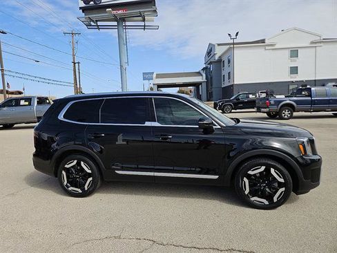 Used 2024 Kia Telluride EX w/ EX Captain's Chair Package image 6