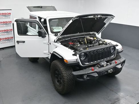 Used 2024 Jeep Wrangler Rubicon AWD/4WD image 25