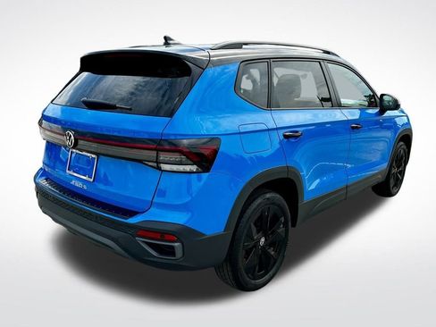 Used 2025 Volkswagen Taos SE image 6