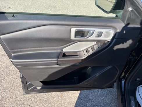 Used 2020 Ford Explorer Platinum w/ Premium Technology Package image 10