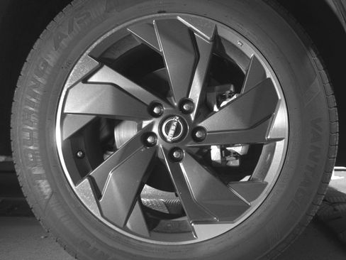 Used 2025 Nissan Rogue SV FWD image 13