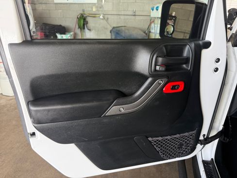 Used 2018 Jeep Wrangler Unlimited Sport S AWD/4WD image 13