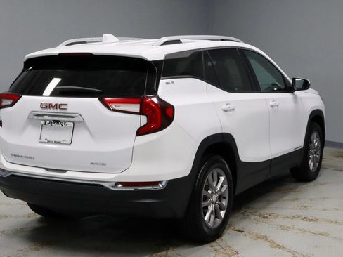 Used 2024 GMC Terrain SLT AWD/4WD image 11