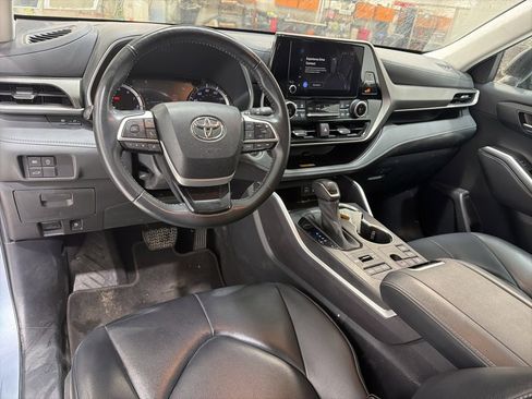 Used 2023 Toyota Highlander L image 25