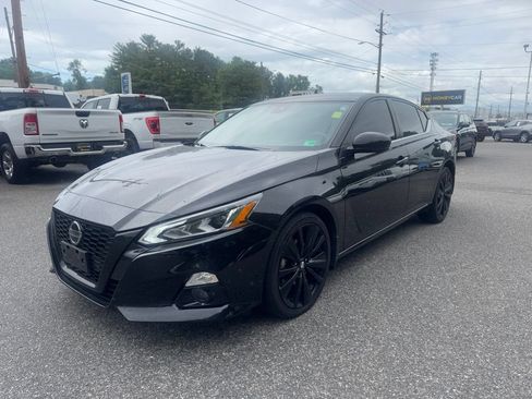 Used 2022 Nissan Altima 2.5 SR w/ Midnight Edition Package AWD/4WD image 3