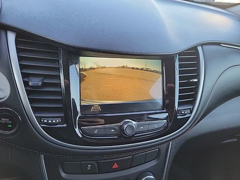 Used 2019 Chevrolet Trax LT w/ LT Convenience Package image 19