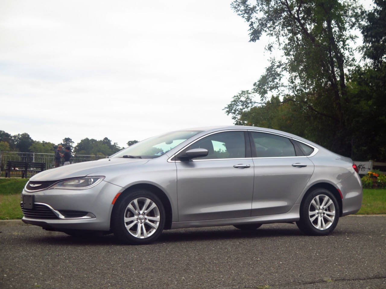 Used 2015 Chrysler 200 Limited w/ Convenience Group FWD image 1