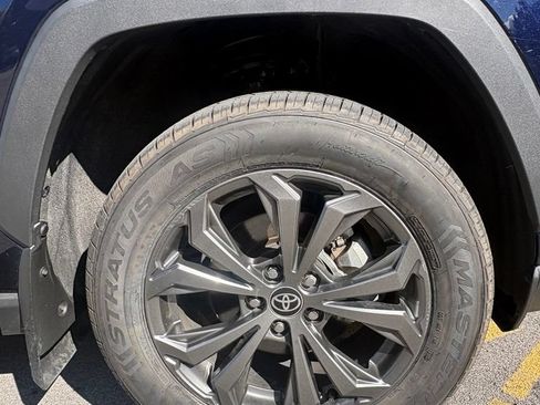 Used 2023 Toyota RAV4 XLE Premium AWD/4WD image 9