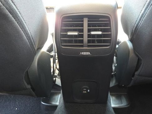 Used 2020 Ford Escape SE FWD image 18
