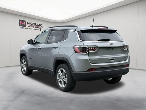 Used 2024 Jeep Compass Latitude AWD/4WD image 7