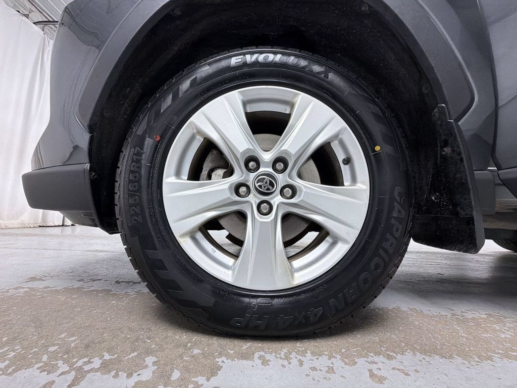 Used 2021 Toyota RAV4 XLE w/ Convenience Package AWD/4WD image 14
