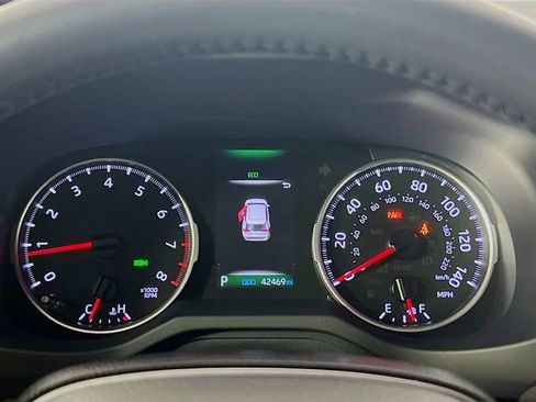Used 2019 Toyota RAV4 XLE Premium FWD image 12
