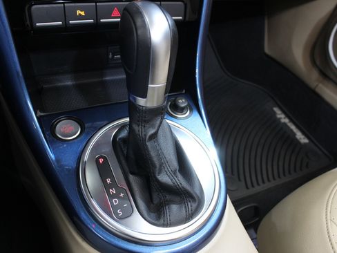 Used 2018 Volkswagen Beetle 2.0T SE w/ SE Premium Package image 32