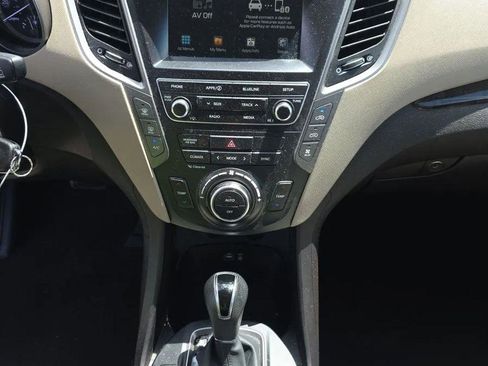 Used 2017 Hyundai Santa Fe SE image 17
