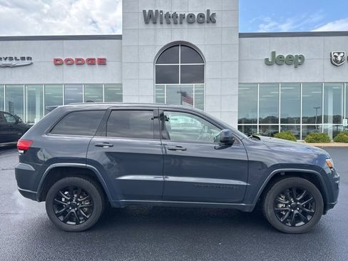 Used 2017 Jeep Grand Cherokee Altitude image 9