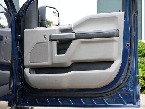 Used 2019 Ford F150 XLT w/ Equipment Group 302A Luxury AWD/4WD image 39