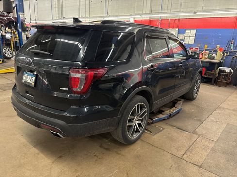Used 2017 Ford Explorer Sport w/ Equipment Group 401A AWD/4WD image 4