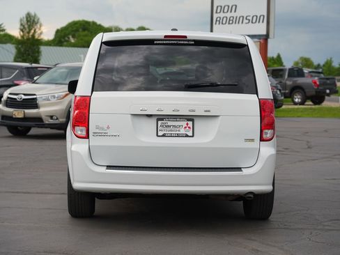 Used 2018 Dodge Grand Caravan SE w/ UConnect Hands-Free Group FWD image 4