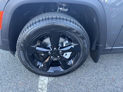 New 2025 Jeep Grand Cherokee Limited w/ Luxury Tech Group II image 3