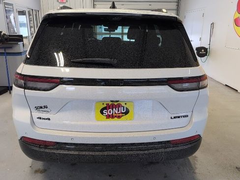 Used 2023 Jeep Grand Cherokee Limited w/ Luxury Tech Group II image 4