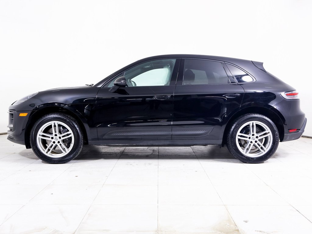 Certified 2025 Porsche Macan AWD/4WD image 2