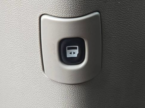 Used 2012 Chrysler Town & Country Touring-L w/ Entertainment Group #2 FWD image 22